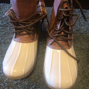 Women’s size 10 Yoki Duck boots.
